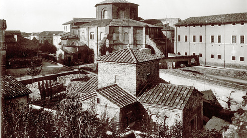 Basilica di San Vitale, vista panoramica col Mausoleo di Galla Placidia, Edizioni Alinari, 1920 (copyright Biblioteca Classense)