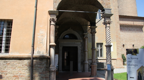 L'ingresso del Museo Nazionale all'interno del Complesso di San Vitale